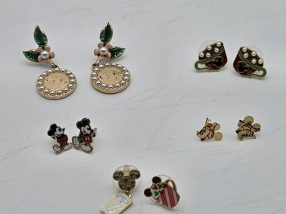 Disney Mickey Minnie Mouse Stud Earings 4+2 Singles Mixed Holiday Minnie Pendant